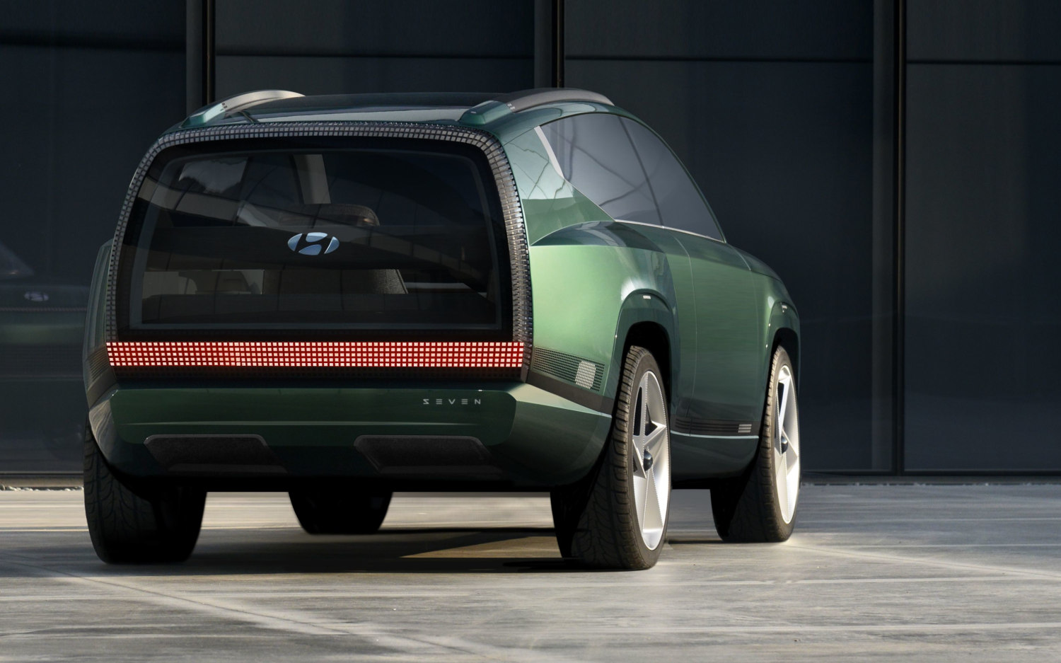 Comparison Hyundai Ioniq 7 2024 vs Ford Mustang MachE Premium